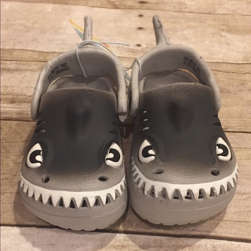 Toddler Shark water shoes NWT size S 5/6 toddler - Picture 1 of 4